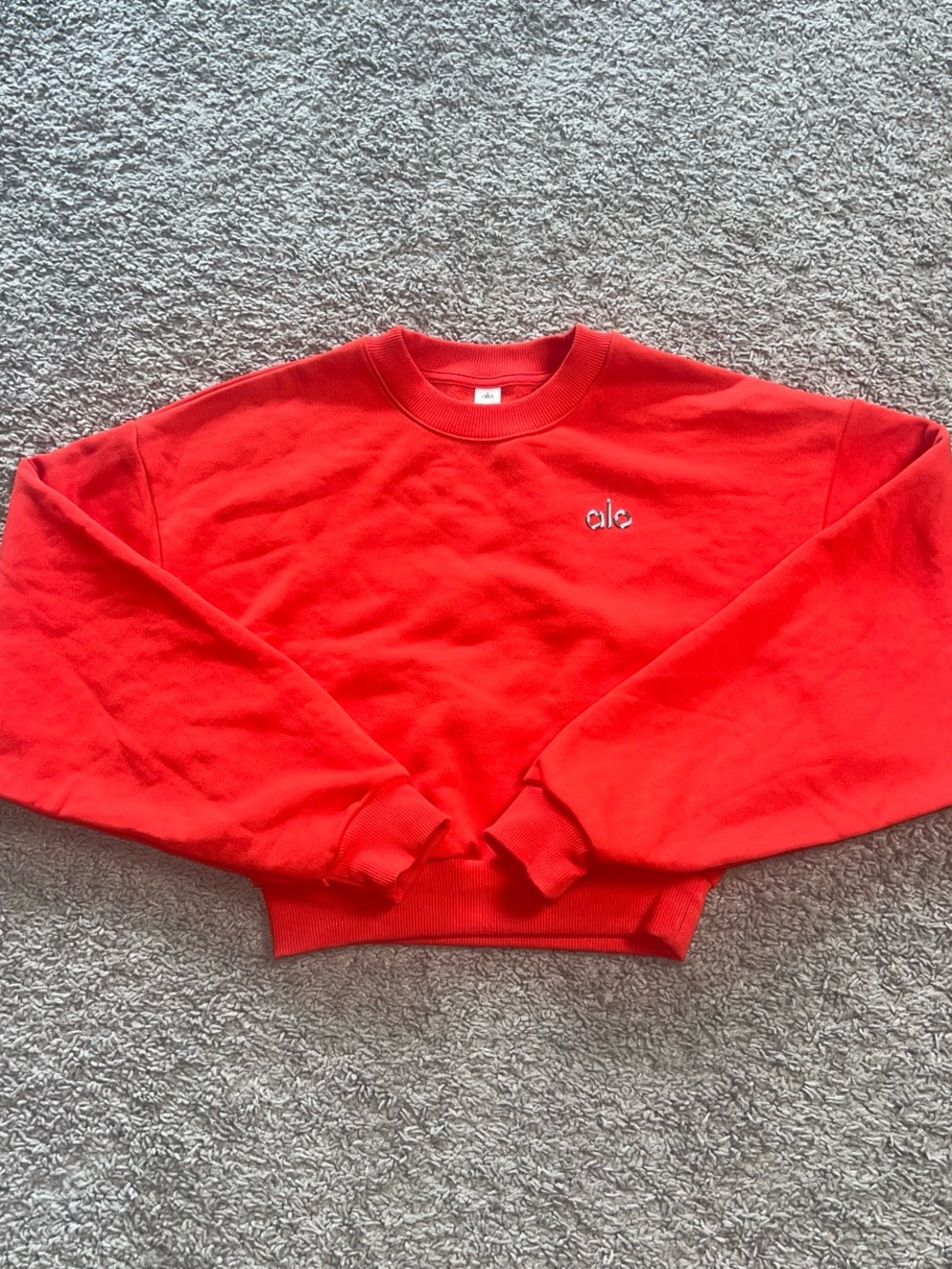 Alo bright red cropped accolade crewneck size XS